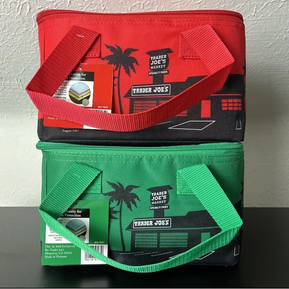 New! Trader Joe’s Mini Insulated Cooler Bags Set Of 2 Red & Green Limited - Picture 2 of 5